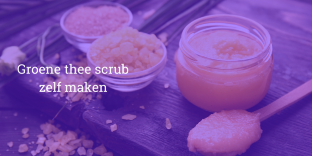 ingrediënten op tafel om zelf een milde scrub te maken